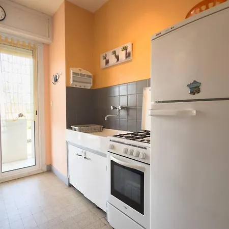 T2 Pied Dans L'eau- Vue Mer- Proche Commerces * Le Lavandou