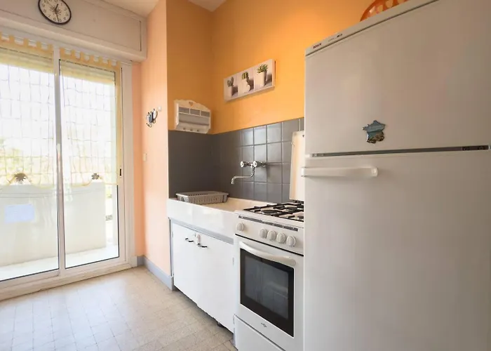 T2 Pied Dans L'eau- Vue Mer- Proche Commerces * Le Lavandou